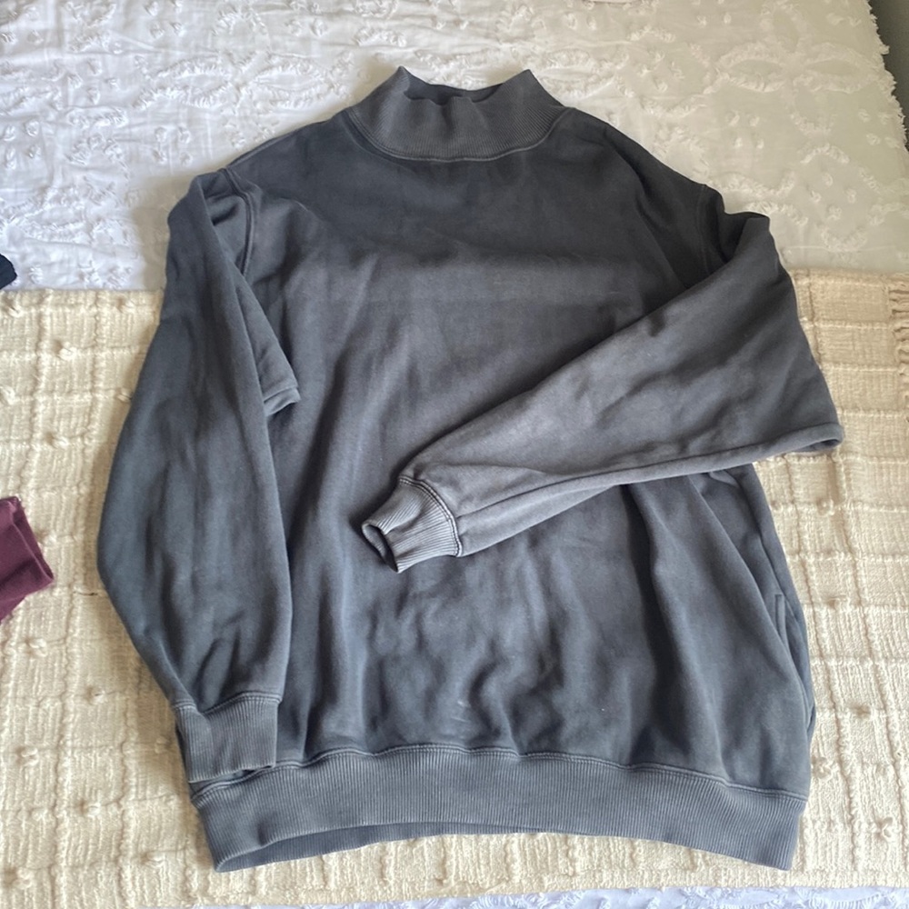 Arie turtle neck sweatshirt